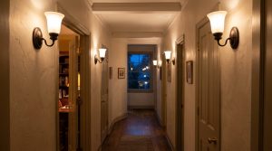 The Vertical Blueprint: Engineering Flow And Scale In Narrow Farmhouse Entryways – Visual 4