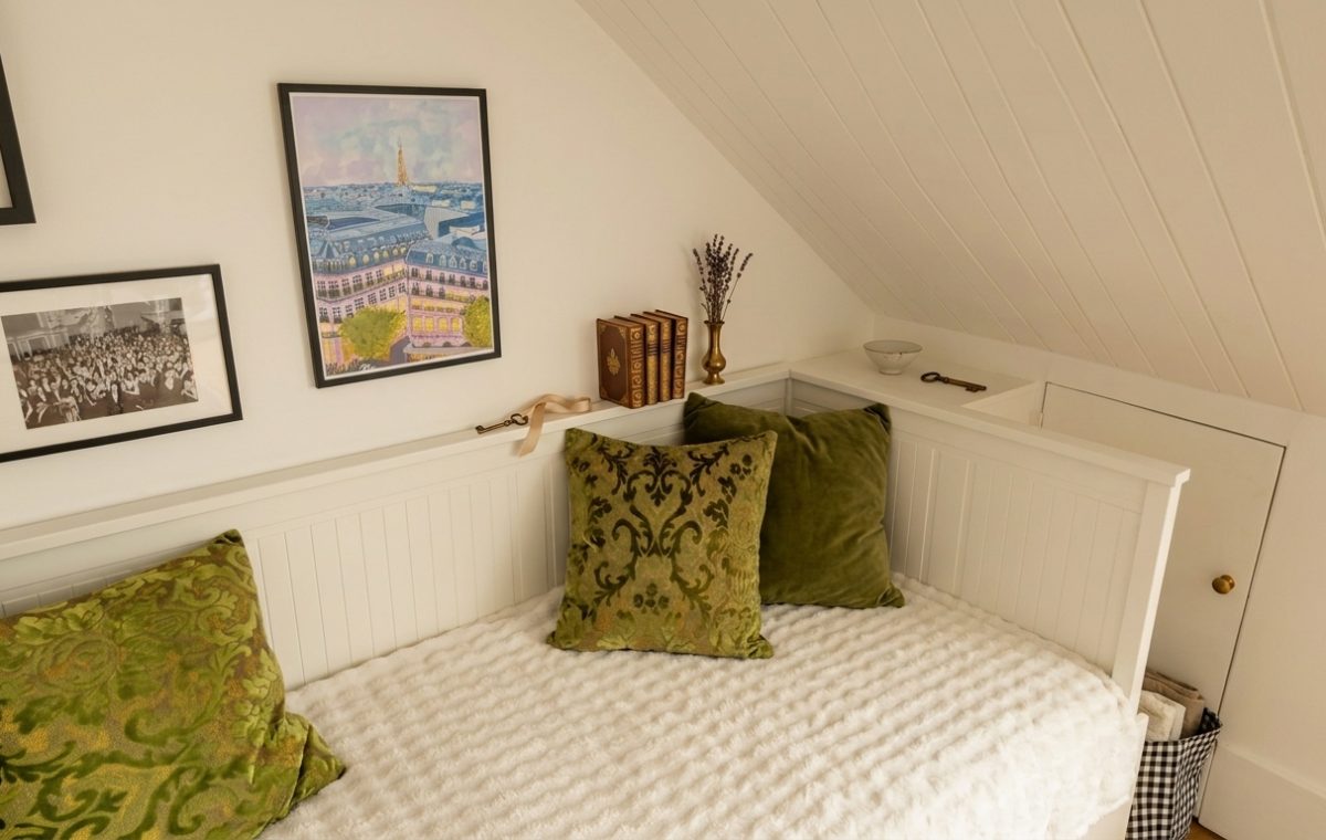 attic daybed nook