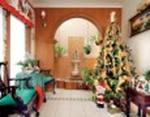 Sparkling Christmas home with the cheerful decoration tips: Jolly Livingroom Design On Christmas Day With Christmas Tree
