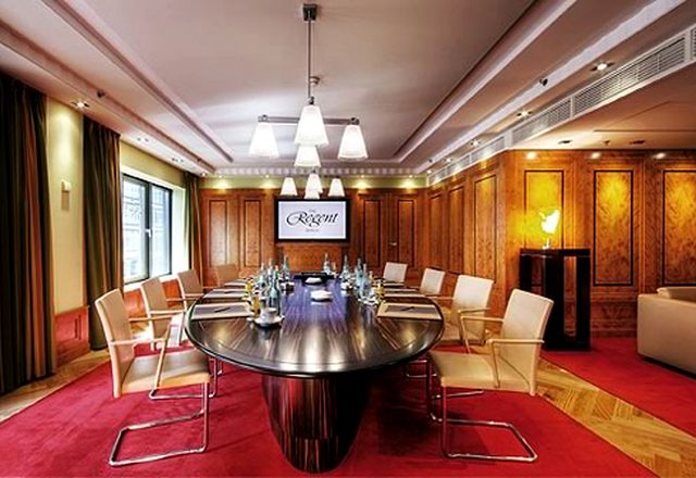 Amazing Conference Table For Modern Office Design Idea