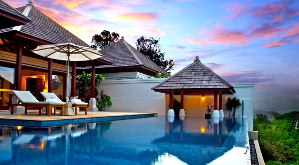 Beautiful Sunbathing Idea Decoration And Best Backyard Arrangement With A Swimming Pool 600x333 1