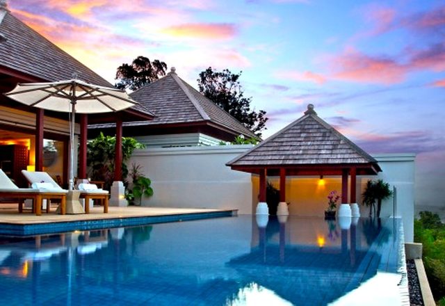 Beautiful Sunbathing Area Decoration In The Backyard With The Best Furniture