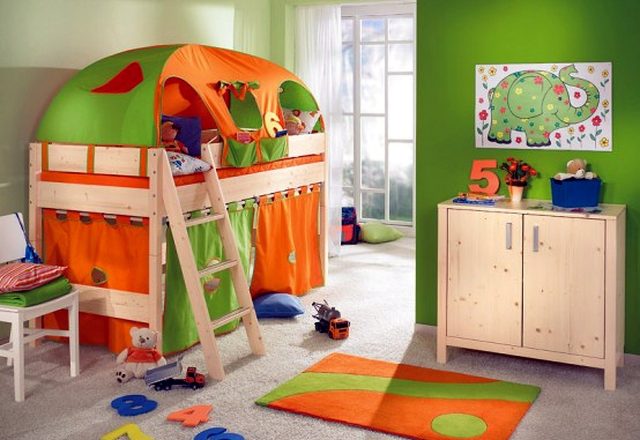 Green and orange camp concept for active children bedroom