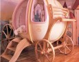 Comfortable n healthy carriage bed model for baby’s bedroom: Beautiful carriage baby girls bedroom design ideas