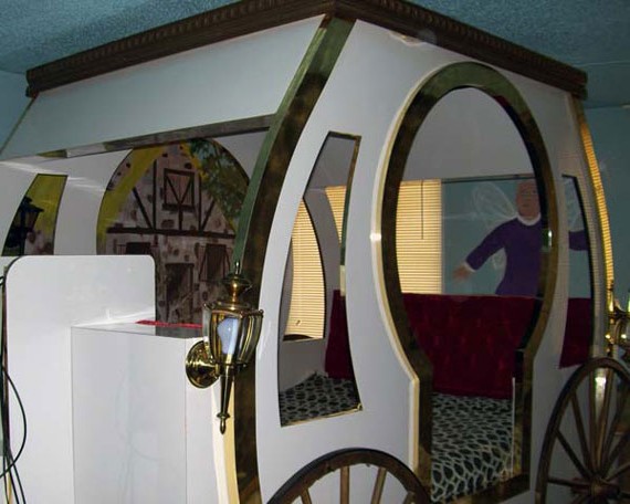  : Elegant Disney Princess Carriage Bed