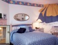 Cute Bedroom Design for Kid with Cartoon Characters Theme: alice in wonderland bedroom theme with alice wall painting
