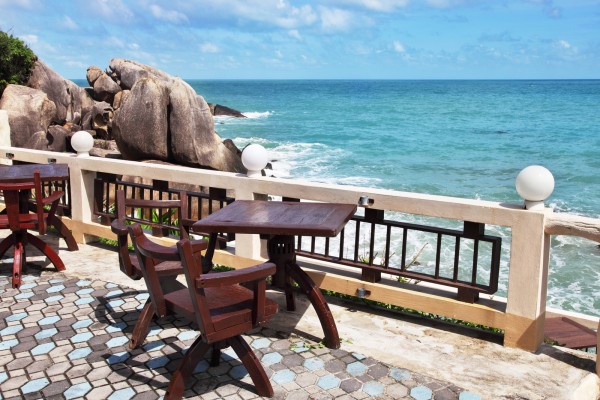 Amazing idea in desinging outdoor restaurant with awesome blue sea view