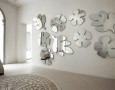 Elegant and modern metal wall decoration: Gleaming modern metal wall decoration