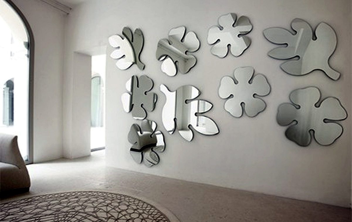 : Gleaming Modern Metal Wall Decoration