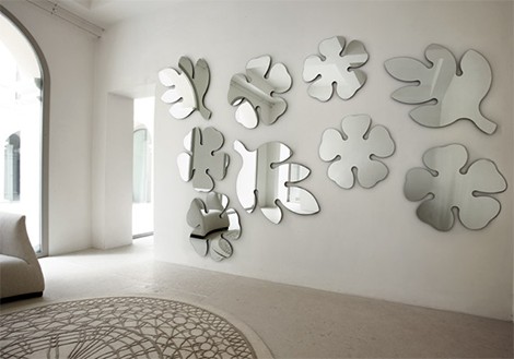 Elegant and modern metal wall decoration: : Gleaming Modern Metal Wall Decoration