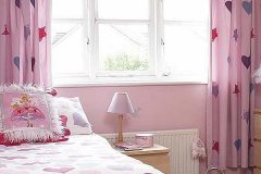 Fully cherry red love teenager's bedroom idea