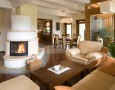 How to Set Up and Arrange A Living Room: how to set up a living room with a fireplace in the middle of the room