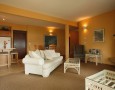 How to Set Up and Arrange A Living Room: how to set up a living room with a sectional dining table and kitchen