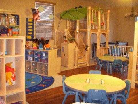Creative preschool room designs with playhouse