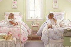 Warm and comfort twin bedroom design idea