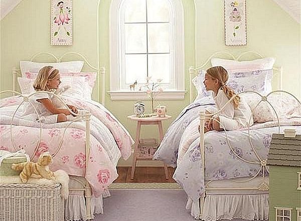 Warm and comfort twin bedroom design idea