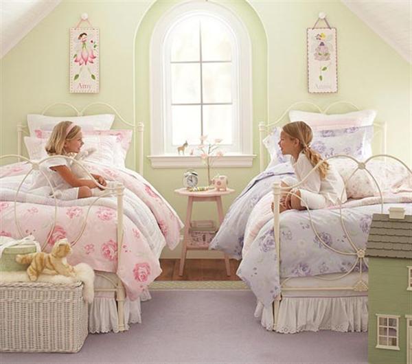 Inspiring bedroom design for twin children: Warm and comfort twin bedroom design idea