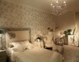 Luxury bedroom design with modern style: luxury bedroom design with artistic lamp