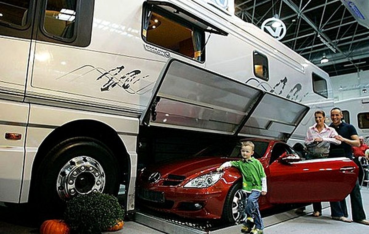 luxury freightliner motorhome with car garage