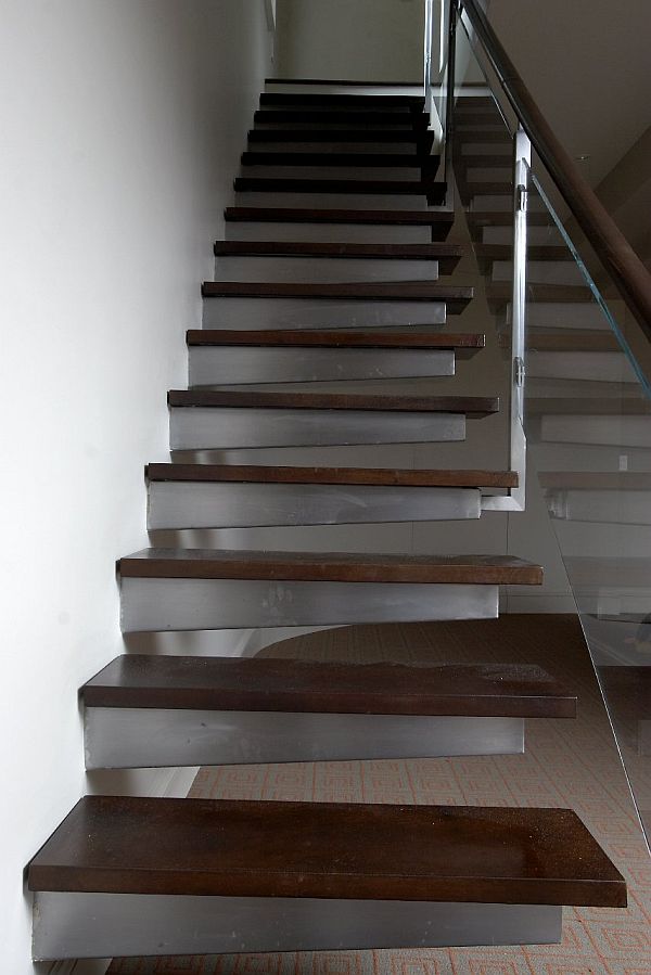 : Attaching Wooden Stair Treads On Concrete Wall