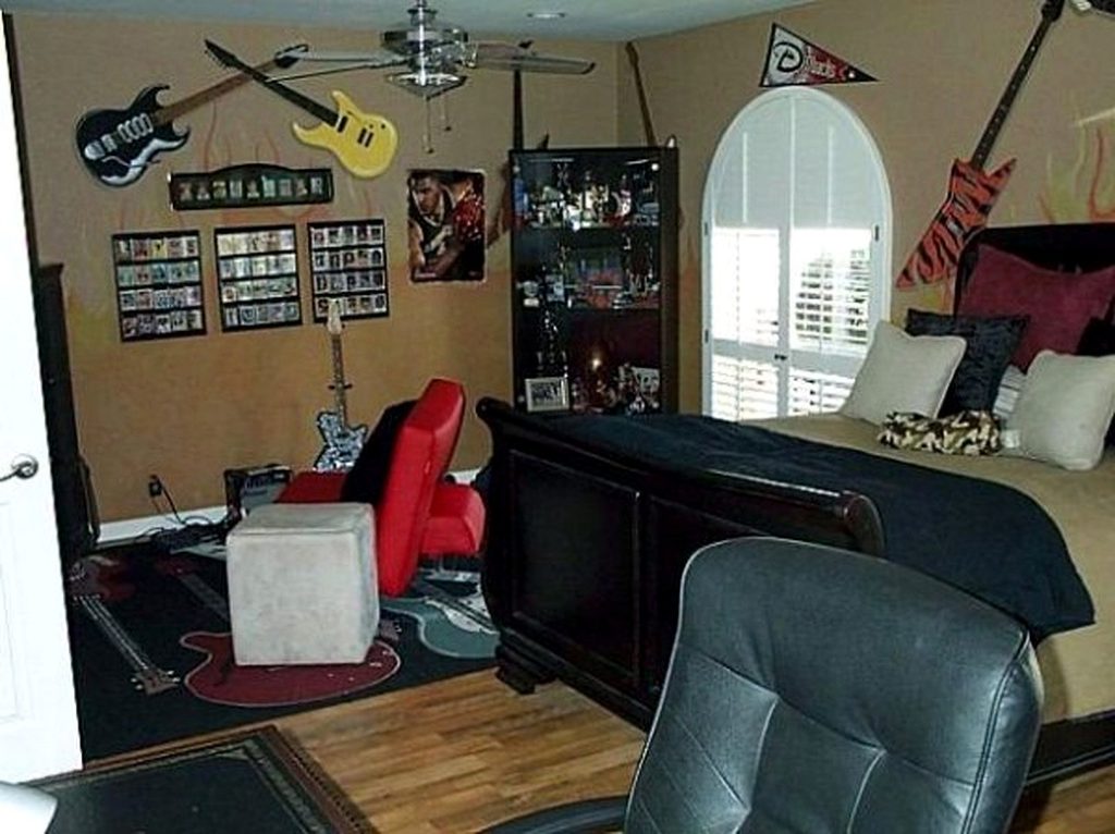 Cool And Melodic Musician Bedroom Design E1311750275439