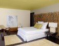 Natural bedroom with fresh and relaxing atmosphere: Natural minimalist bedroom with plant root decoration