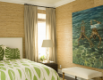 Natural bedroom with fresh and relaxing atmosphere: Natural bedroom with water drawing and leaf bedding