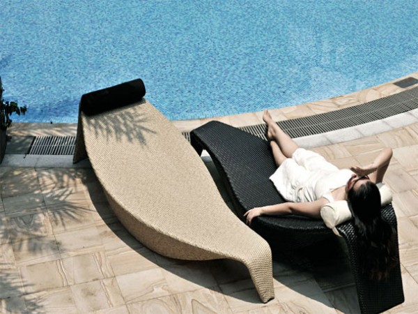 Outdoor private swimming pool design and the consideration: adorable mosaic outdoor swimming pool design idea