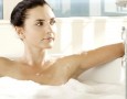 Simple way how to clean a bathtub: Simple way to clean a bathtub