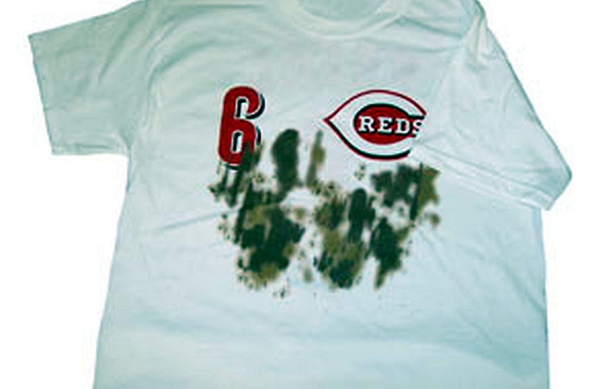 : How To Clean The Dirty Shirt With Stain Remover