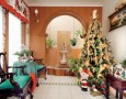 Sparkling Christmas home with the cheerful decoration tips: Jolly livingroom design on Christmas Day with Christmas tree