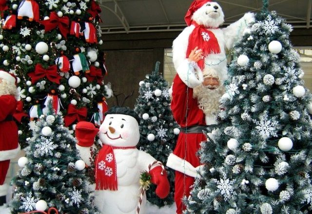 funny christmas home decoration with snowman and christmas tree