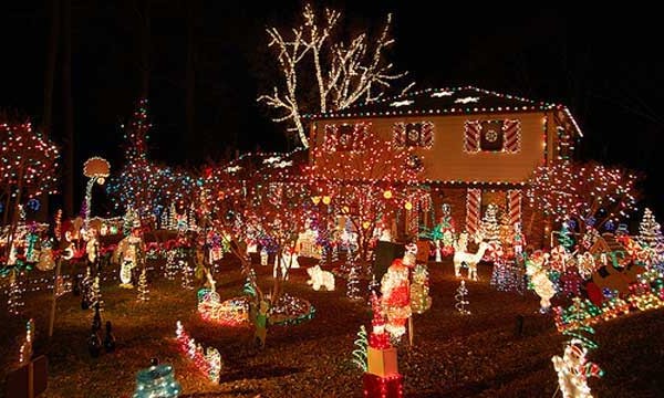 : Sparkling Christmas Home With Nice Lighting